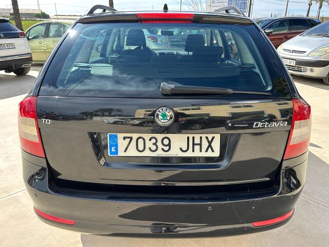 SKODA OCTAVIA AMBIENTE ESTATE 1.6 TDI AUTO SPANISH LHD IN SPAIN 80000 MILES 2011